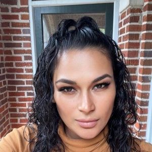 Meet your Posher, Aramo